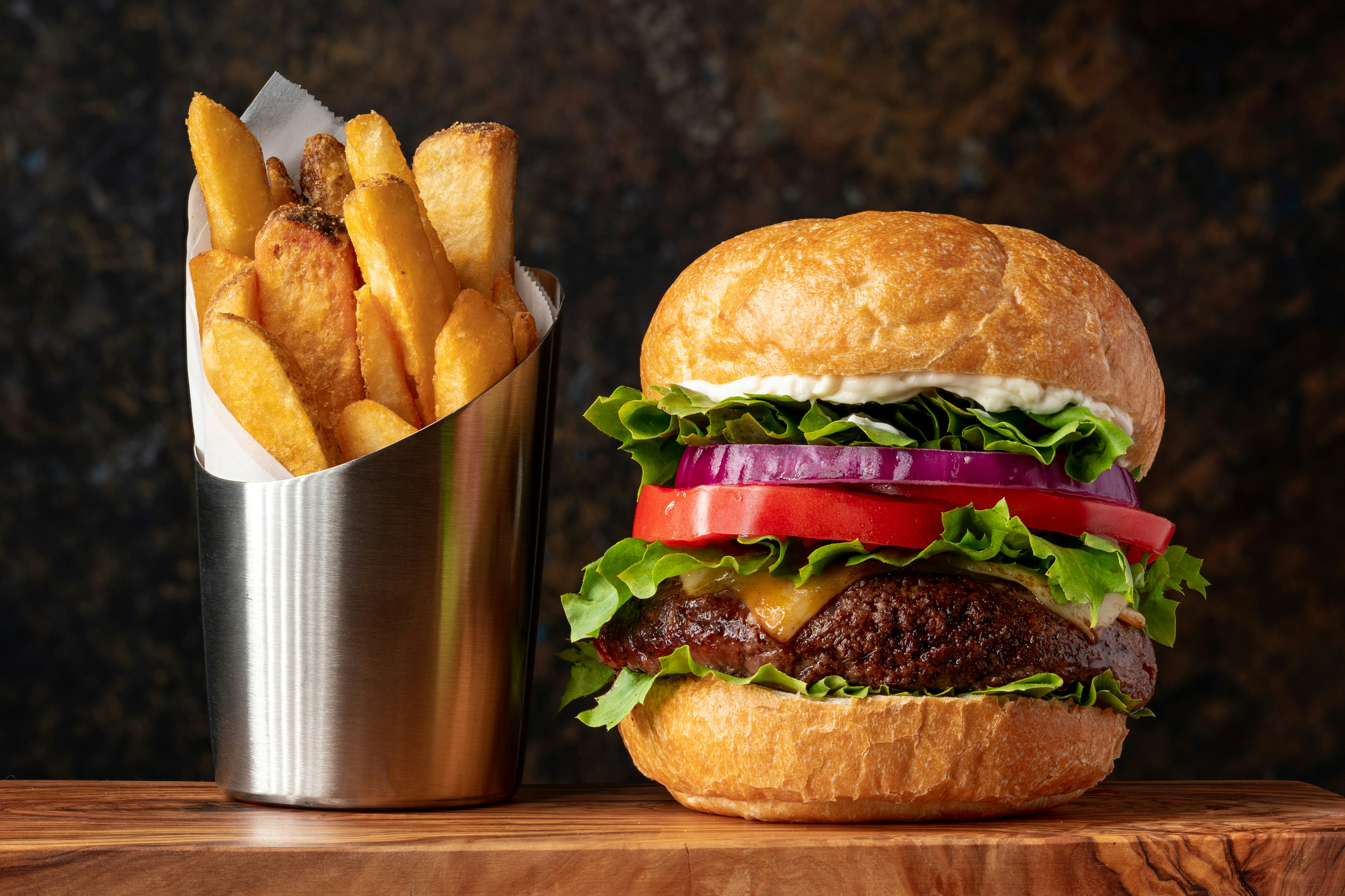 Cozinha profissional de uma hamburgueria
